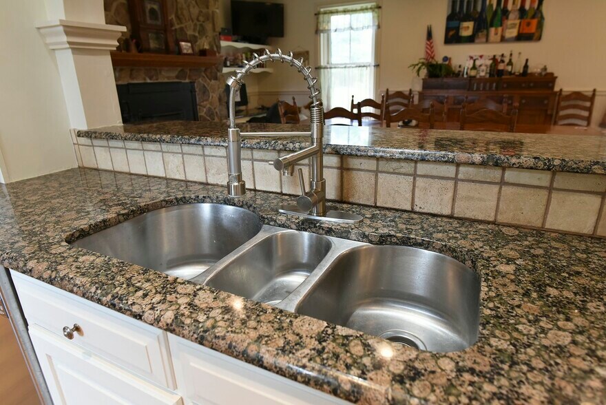 More Photos Of 827 Philadelphia Ave, Chambersburg Specialty For Sale