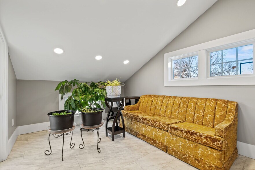 More Photos Of 2049 S Brentwood Blvd, Springfield Office For Sale