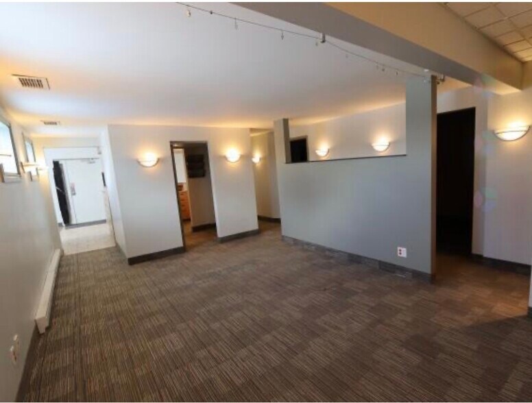 More Photos Of 2820-2894 Boul Saint-Charles, Kirkland General Retail For Lease