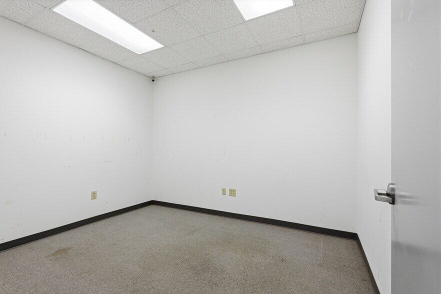 More Photos Of 148-156 W Tugalo St, Toccoa Office For Lease