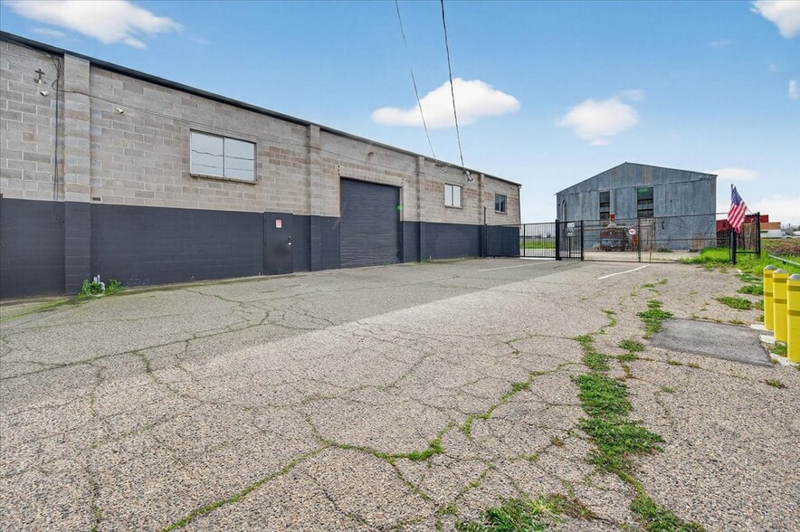 More Photos Of 749 N Plano St, Porterville Warehouse For Sale