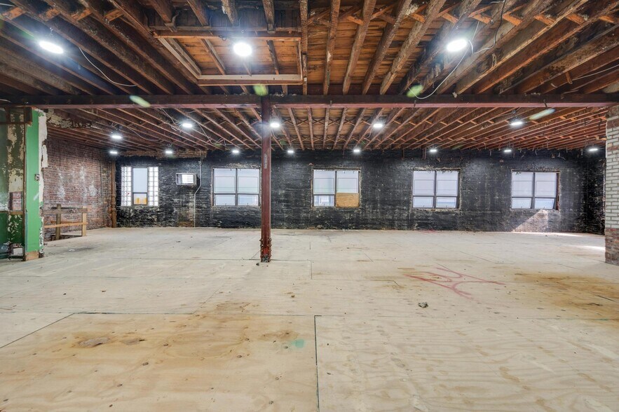 More Photos Of 1539 Covert St, Ridgewood Warehouse For Lease