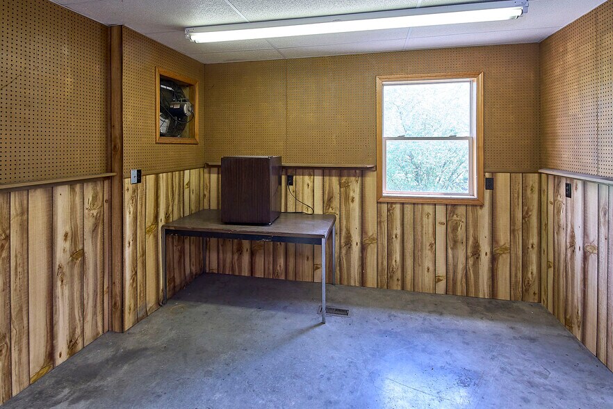 More Photos Of 6328 Elk River Rd, Clendenin Auto Repair For Sale
