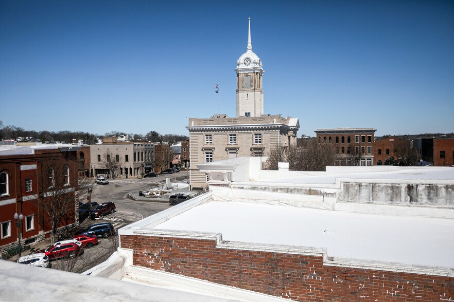 More Photos Of 809 S Main St, Columbia Office For Sale