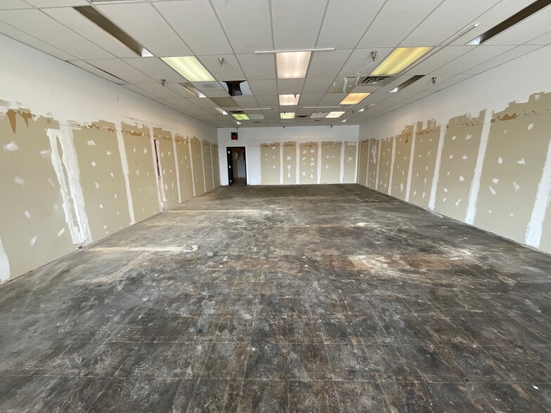 More Photos Of Brookwood Dr @ US 30, New Haven Unknown For Lease