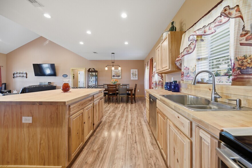 More Photos Of 126 S Berlin Rd, Brenham Specialty For Sale
