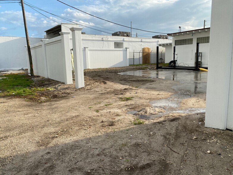 More Photos Of 3034 NE 12th Ter, Oakland Park Warehouse For Sale