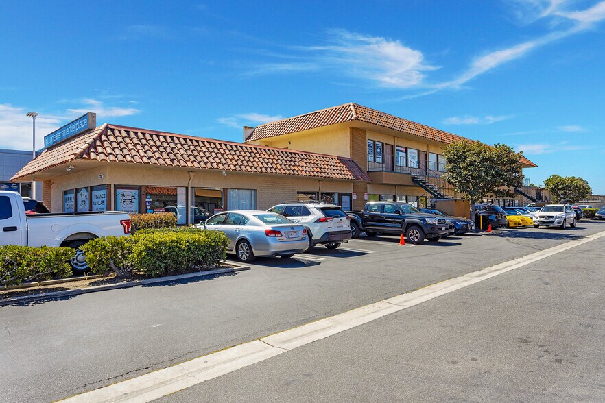 More Photos Of 17301 Beach Blvd, Huntington Beach Storefront Retail Office For Sale