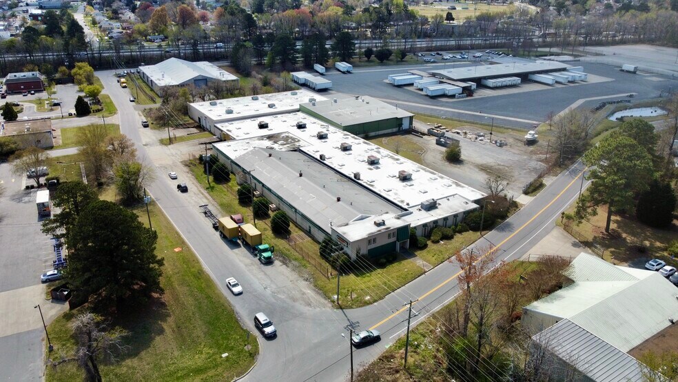 More Photos Of 2615 Elmhurst Ln, Portsmouth Warehouse For Lease