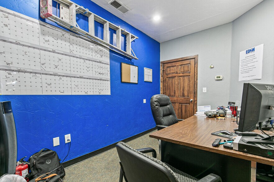 More Photos Of 991 Platte River Blvd, Brighton Storefront For Lease