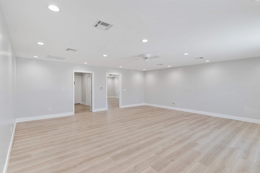 More Photos Of 6470 W Desert Inn Rd, Las Vegas Coworking Space