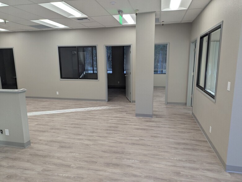 More Photos Of 416 Crown Point Cir, Grass Valley Warehouse For Lease