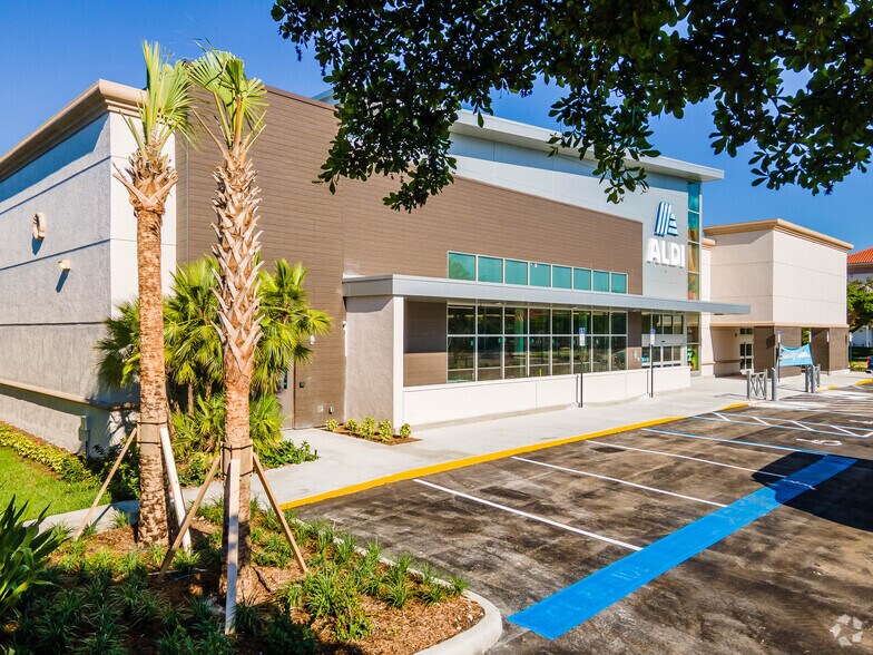 More Photos Of 4901 N Federal Hwy, Boca Raton Storefront For Lease