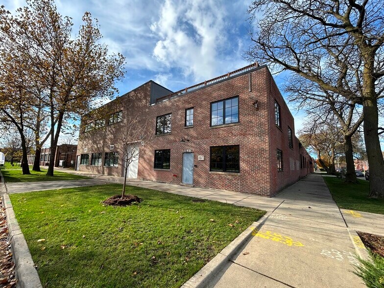 More Photos Of 548 N Sacramento Blvd, Chicago Industrial For Sale
