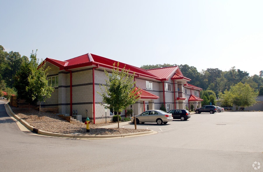 More Photos Of 1070 Tunnel Rd, Asheville General Retail For Lease