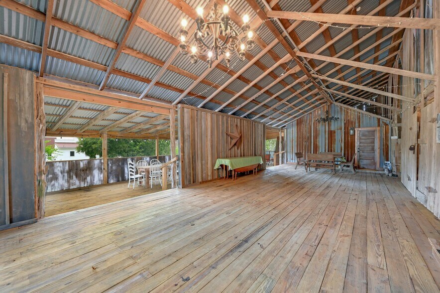More Photos Of 23351 Ranch to Market 150 rd, Driftwood Specialty For Sale