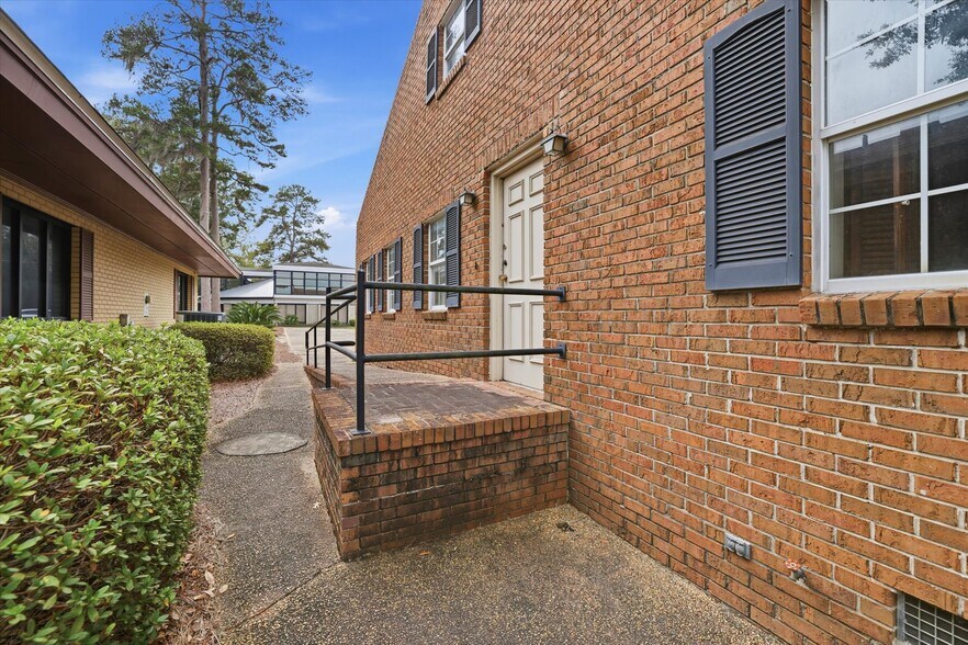 More Photos Of 235-237 John Knox Rd, Tallahassee Medical For Sale