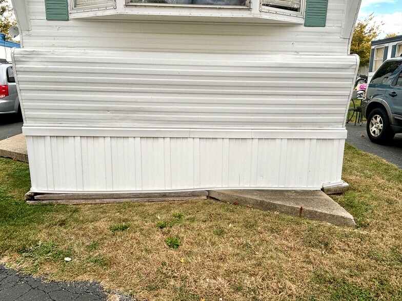 More Photos Of Reagan Drive, Eureka Manufactured Housing Mobile Home Park For Sale