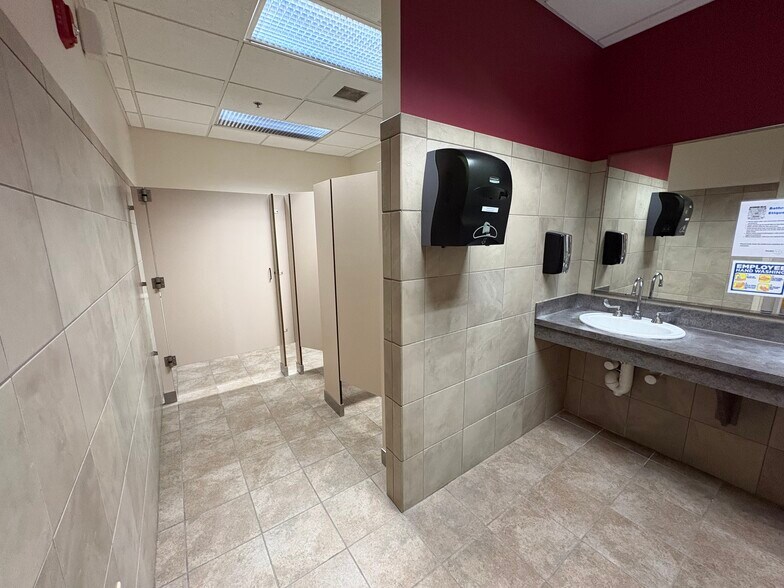 More Photos Of 3589 Sagamore Pky, Lafayette Office For Lease