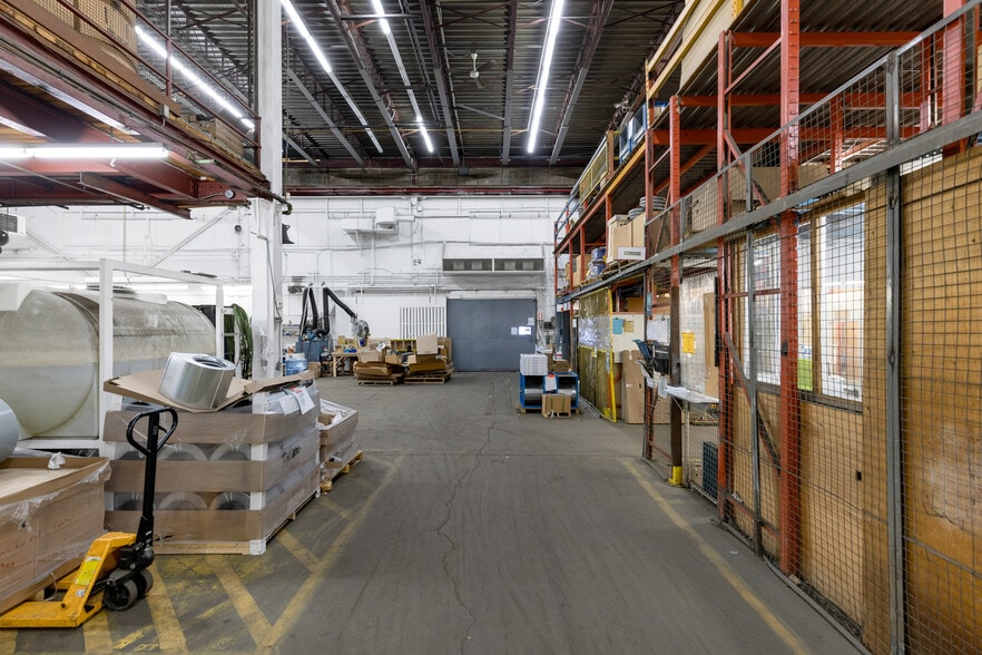 More Photos Of 262 Rue Scott, Saint-Jérôme Warehouse For Sale