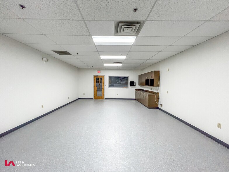 More Photos Of 4787 Stalwart Dr, Fairburn Warehouse For Lease