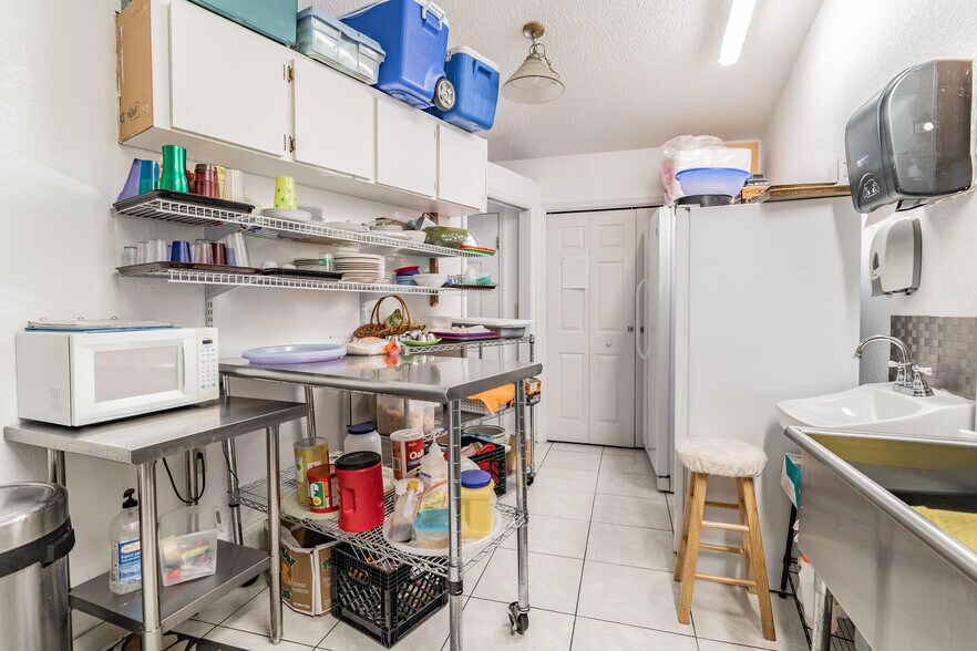 More Photos Of 4407 Millwood Rd, Spring Hill Assisted Living For Sale