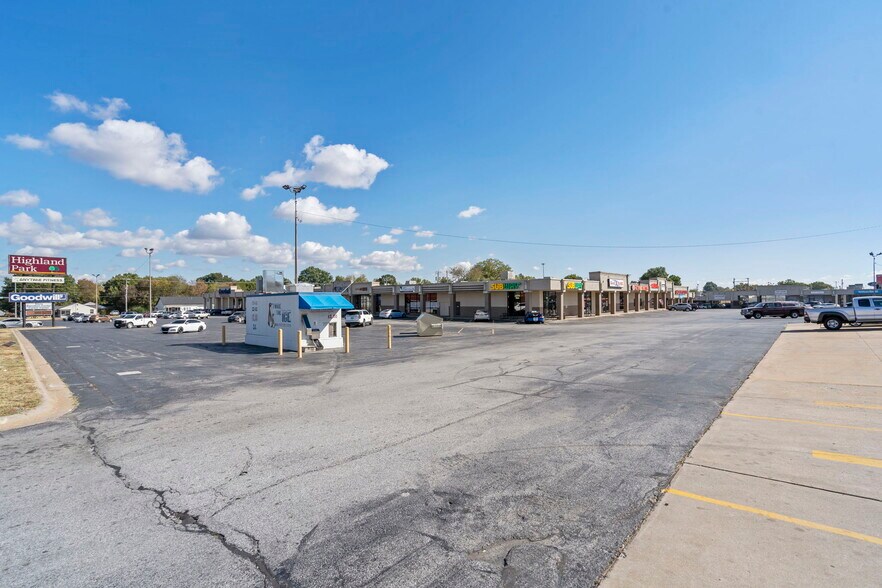 More Photos Of 1059 S Maxwell St, Siloam Springs Storefront For Lease