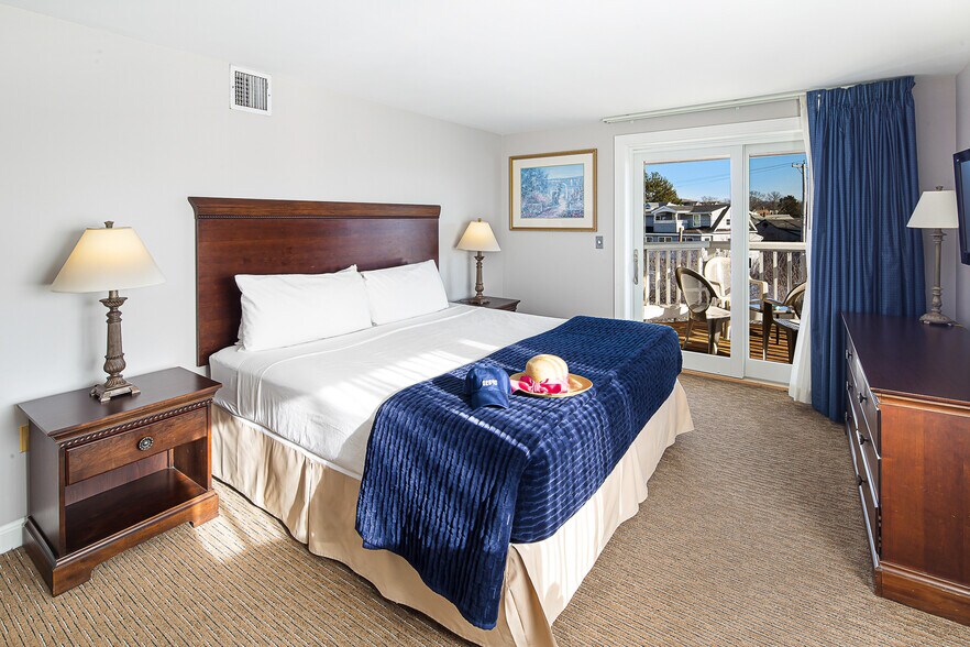 More Photos Of 551 Thames St, Newport Hotel For Sale