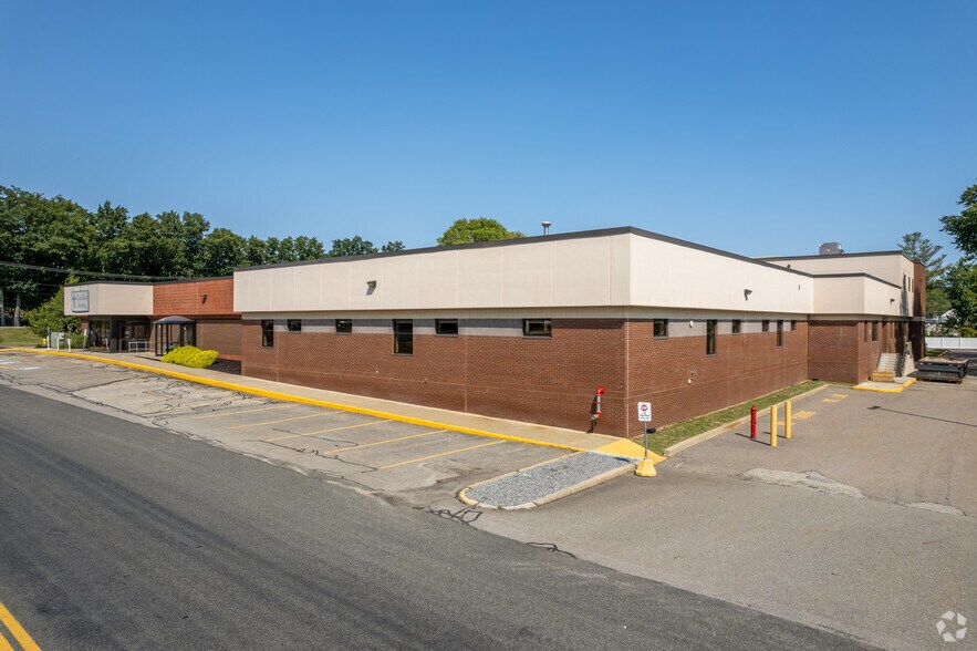 More Photos Of 165 Mill St, Leominster Medical For Lease