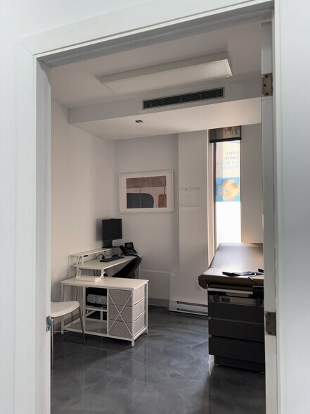 More Photos Of 3858-3870 Notre-Dame, Laval Office For Sale