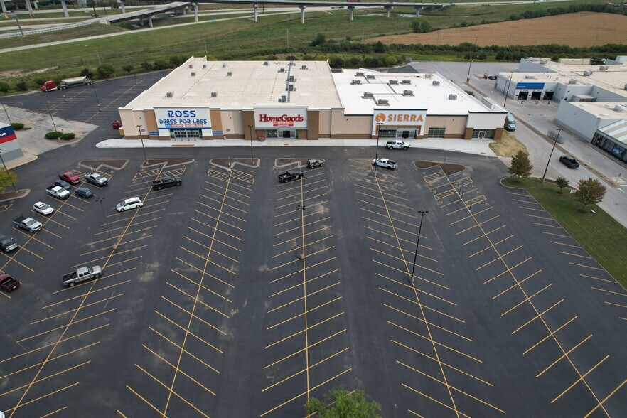More Photos Of 3101-3221 Manawa Centre Dr, Council Bluffs Unknown For Lease