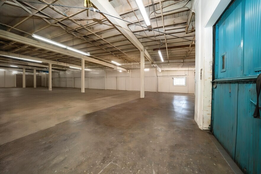 More Photos Of 4383 Fruitland Ave, Vernon Manufacturing For Sale