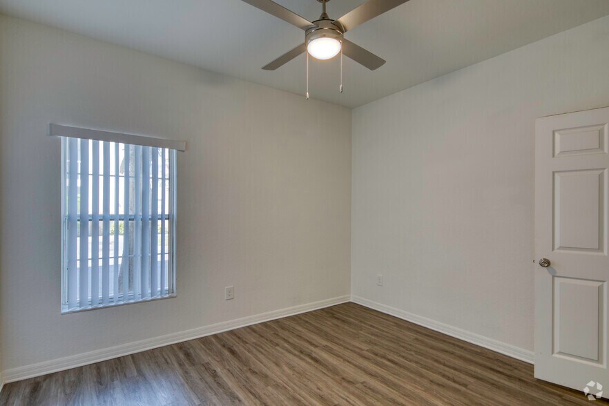 More Photos Of 13009 Kain Palms Ct, Tampa Dormitory For Sale