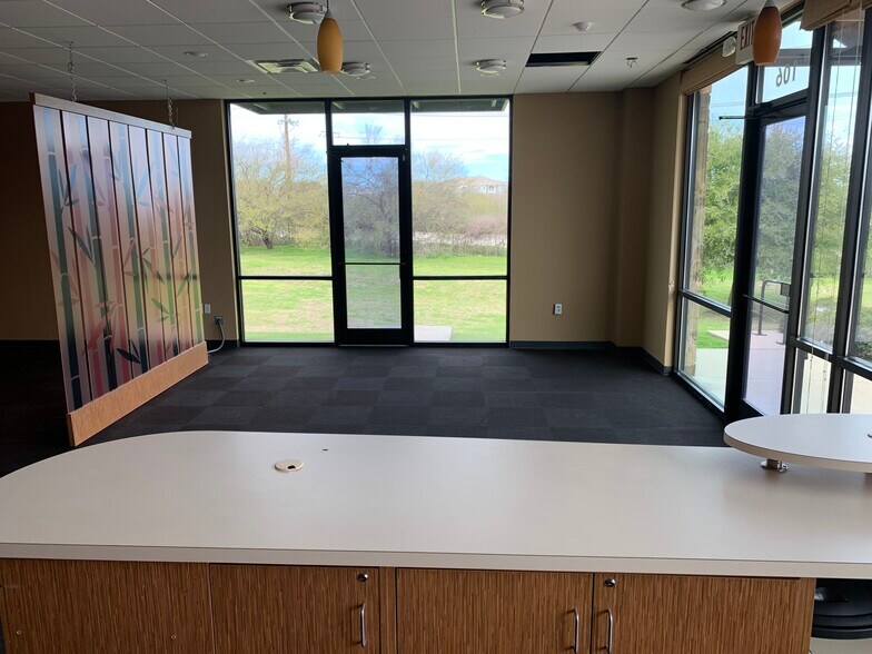 More Photos Of 9231 W Parmer Ln, Austin Storefront Retail Office For Lease