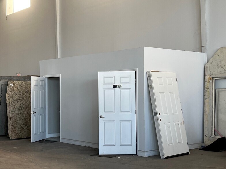 More Photos Of 5824 W Linebaugh Ave, Tampa Unknown For Lease