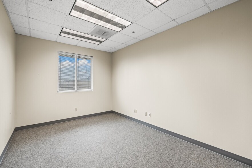 More Photos Of 2307 N Tx-289-loop, Lubbock Truck Terminal For Sale