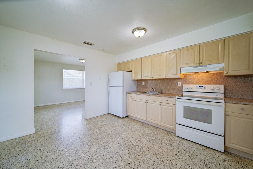 More Photos Of 7358 SW 23rd St, Miami Multifamily For Sale