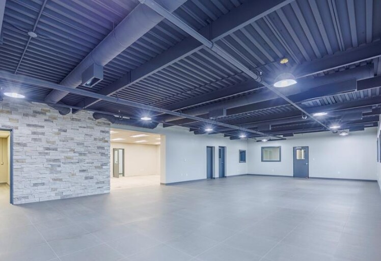 More Photos Of 100 Townline Rd, Tillsonburg Manufacturing For Sale