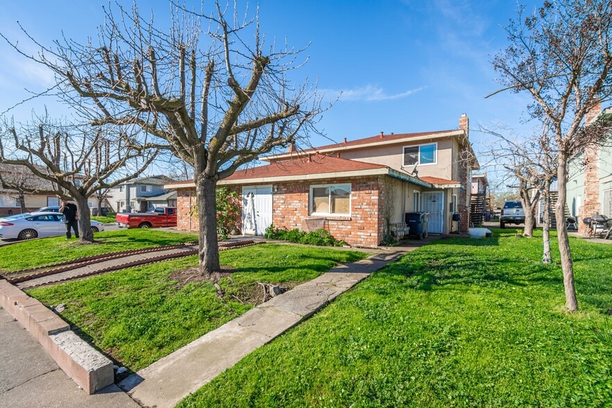 More Photos Of 100 Nedra Ct, Sacramento Multifamily For Sale