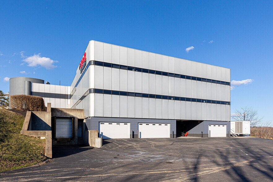 More Photos Of 100 Commerce Dr, Pittsburgh Office For Sale