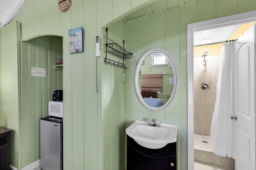 More Photos Of 243 61st St, Marathon Hotel For Sale