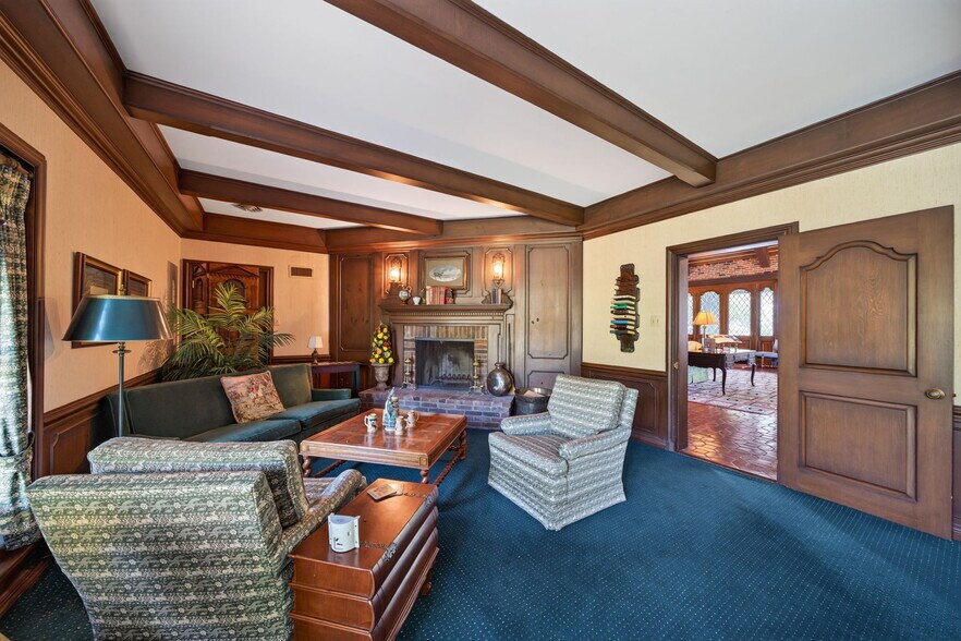 More Photos Of 1461 Highway EE, Winfield Specialty For Sale