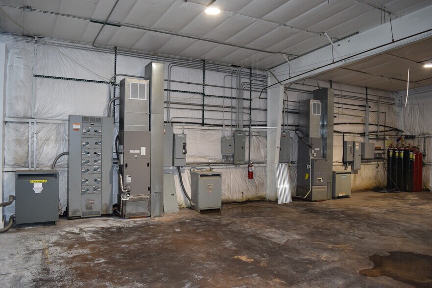 More Photos Of 2211 S Jason St, Denver Warehouse For Lease