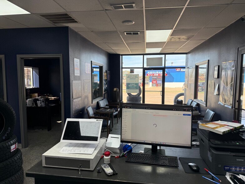 More Photos Of 1106 S First St, Garland Auto Repair For Lease