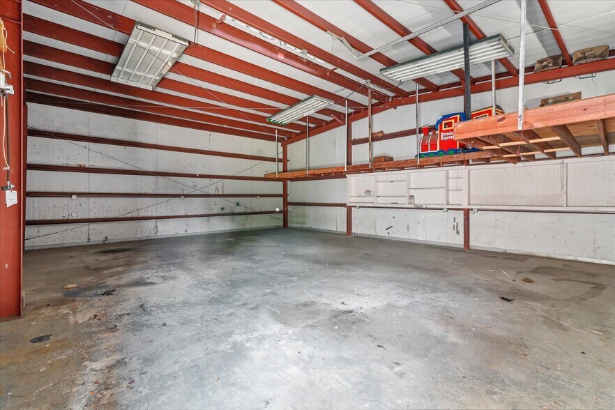 More Photos Of 705 W Saint Bernard Hwy, Chalmette Distribution For Sale