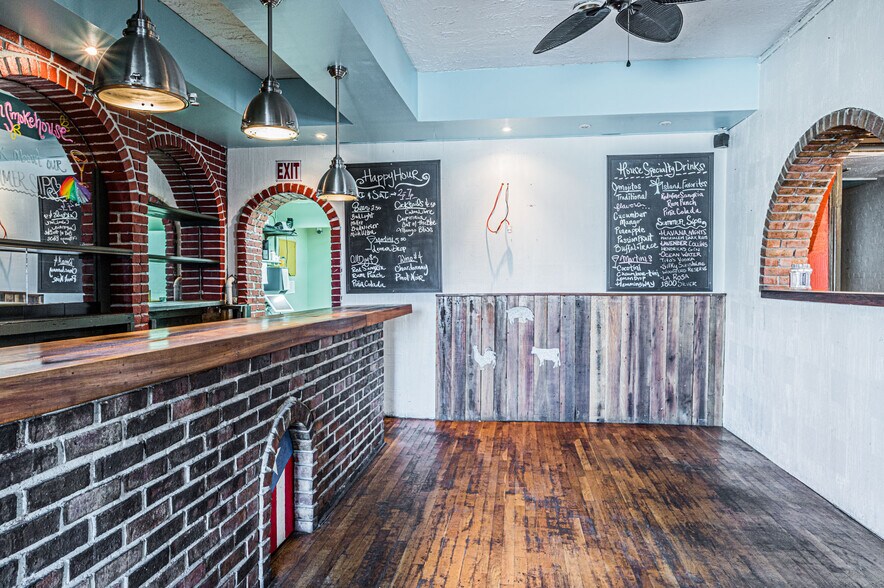 More Photos Of 1026-1038 Chestnut St, Bowling Green Restaurant For Sale