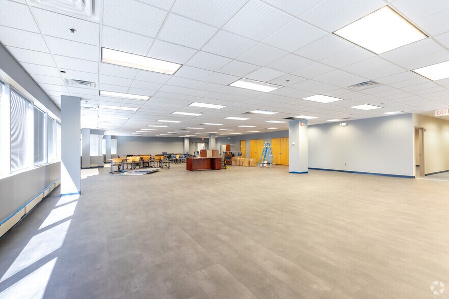 More Photos Of 80 Cottontail Ln, Somerset Office For Lease