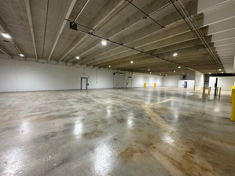 More Photos Of 6599 NW 74th Ave, Miami Warehouse For Lease
