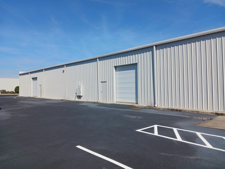 More Photos Of 200 Commerce Center Dr, Brunswick Warehouse For Sale