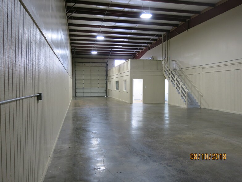 More Photos Of 5708 N Shepherd Dr, Houston Unknown For Lease